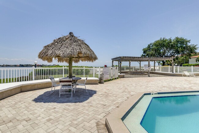 Building Photo - 6158 Palma Del Mar Blvd S
