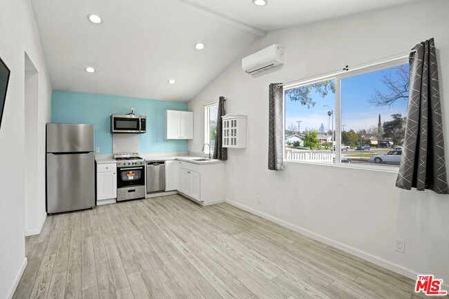 Building Photo - 6723 Sheltondale Ave