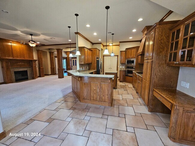 Building Photo - 3 (Bed)/2.5 (Bath) w/ Storm Shelter and Po...