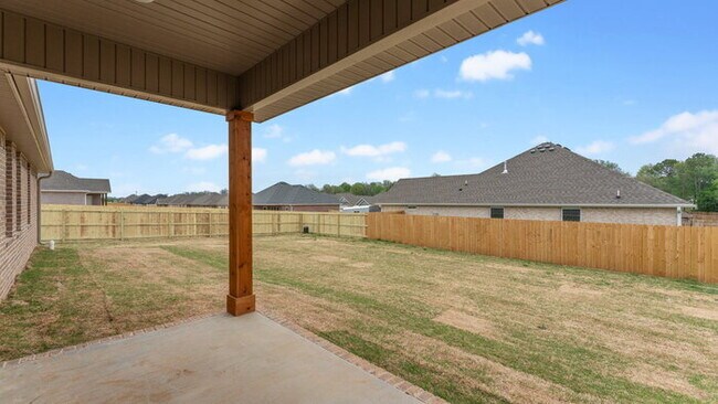 Building Photo - "Enchanting Farmington Getaway: 3-Bedroom ...