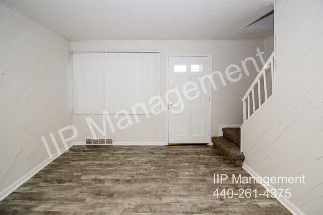 Building Photo - 450 Kenwood Dr