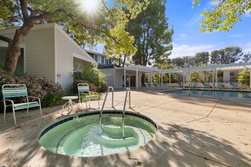 Community Jacuzzi - 18175 Andrea Cir N