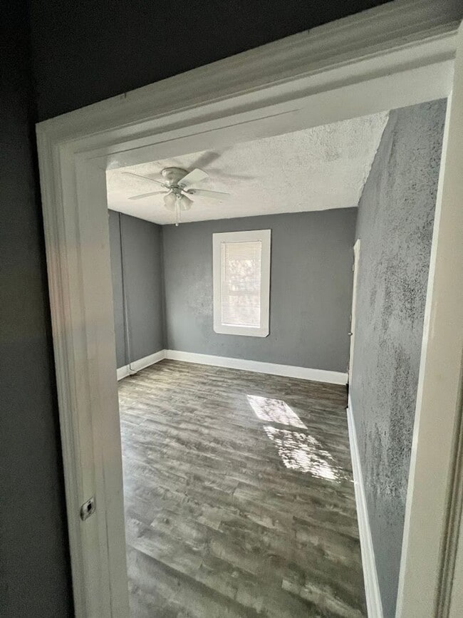 Building Photo - MOVE IN READY