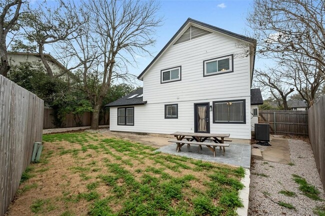 Building Photo - 8303 Los Ranchos Dr