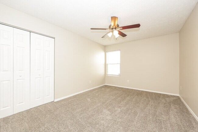 Building Photo - 5240 Sunsail Dr