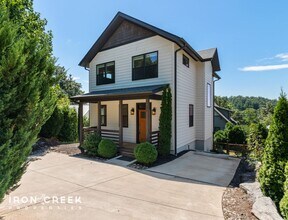 Building Photo - Modern Design Meets Mountain Views in West...