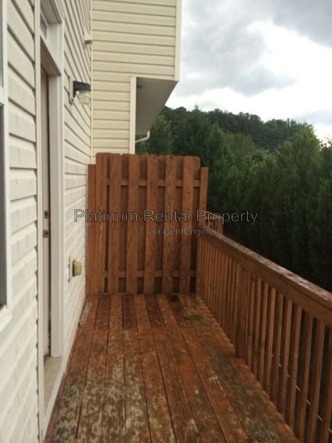 Building Photo - 244 Village Square Dr