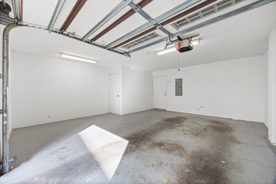 Building Photo - 1733 Matheson Ave