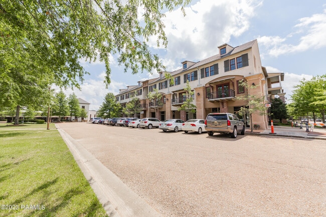 Building Photo - 605 Silverstone Rd