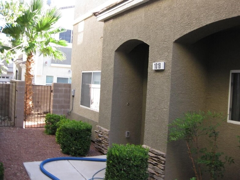 Front door and backyard access - 9303 Gilcrease Ave