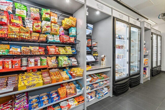 Building Photo - 933 McGee St