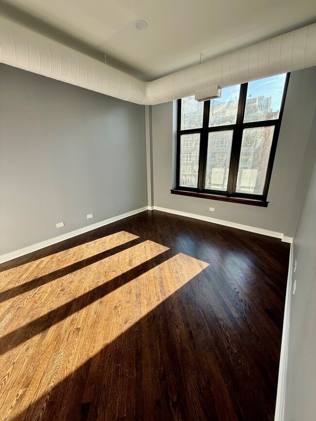 Building Photo - 333 W Hubbard St