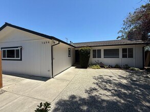 Building Photo - 1694 Lyle Dr