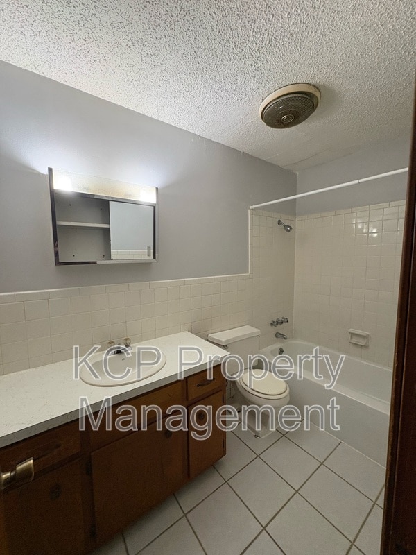 Building Photo - 1007 Cedar St