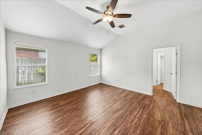 Building Photo - 327 Leisure Ln