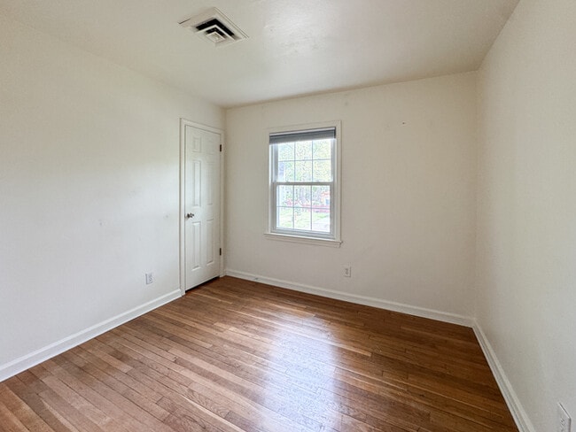 Building Photo - COME MEET YOUR NEW HOME IN KINGS GRANT!