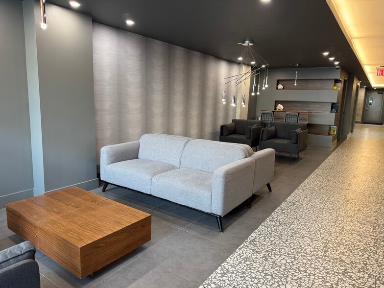 Building Photo - 150 Lenox Rd