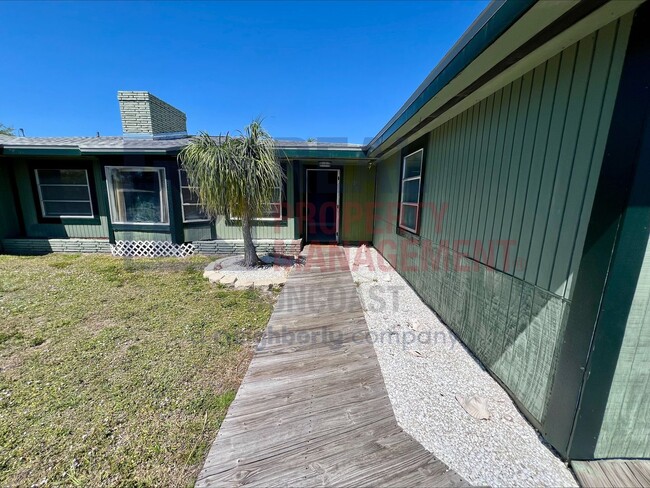 Building Photo - 563 Parkview Dr