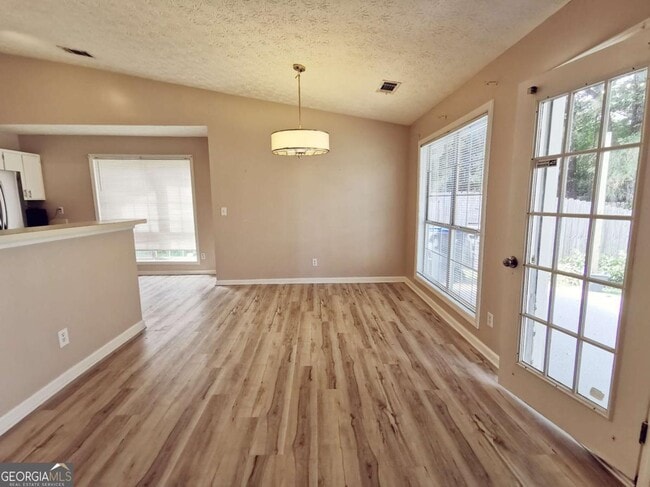 Building Photo - 2100 Racquet Club Cir NW