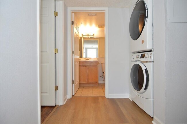 Building Photo - 2500 Winding Creek Blvd