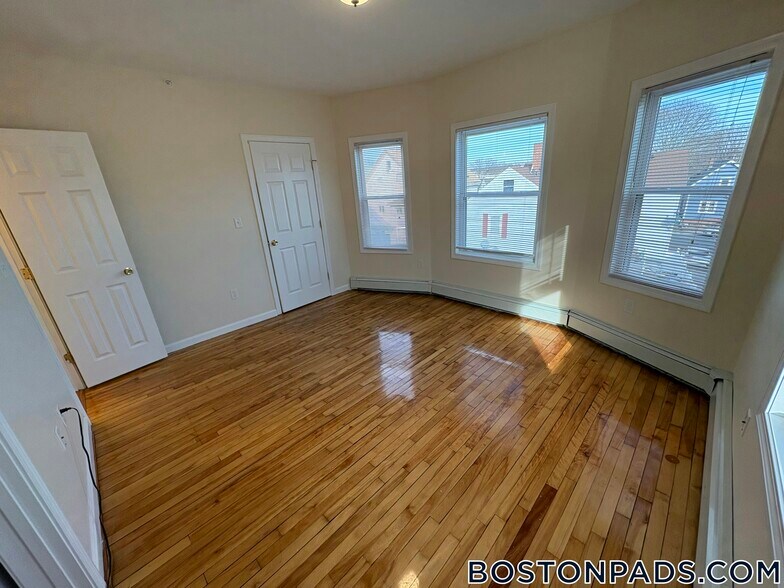 Building Photo - 4 Kingsley Terrace