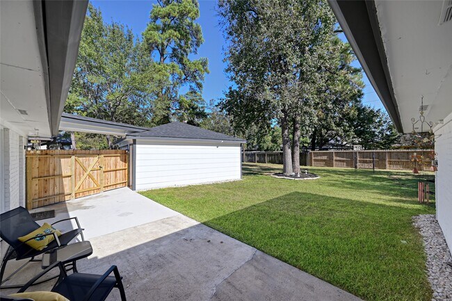 Building Photo - 28926 Twisted Oak Dr