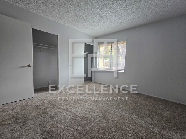 Building Photo - Upper 2/1 With New Carpets, Updated Kitchen and Many Many Many Community Features!