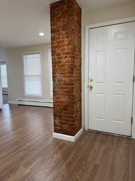 Primary Photo - 404 Merrimack St