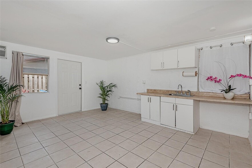 Building Photo - 2831 NW 51st Ter