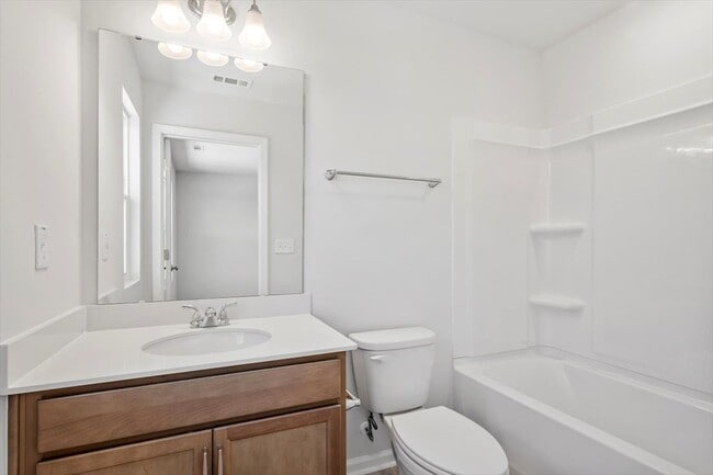 Building Photo - 372 Chesapeake Cmns St