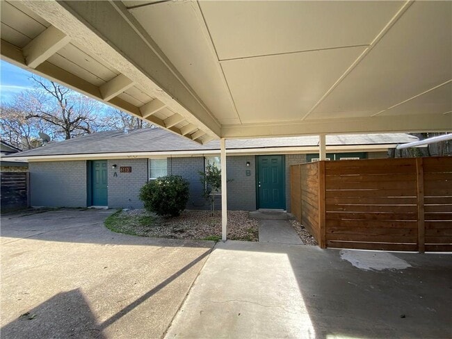 Building Photo - 6113 Manor Rd