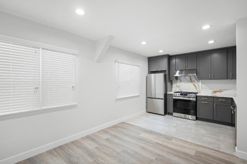 Building Photo - 623 E Chevy Chase Dr