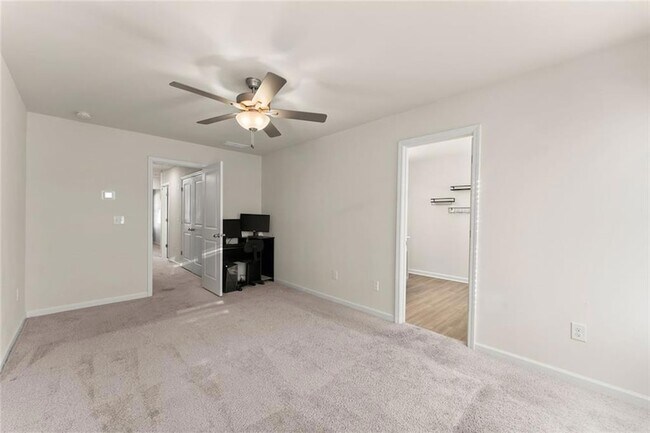 Building Photo - 76 Regent Pk