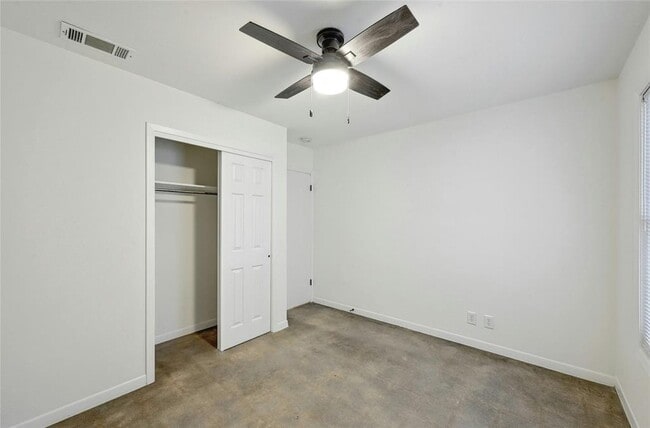 Building Photo - 1500 Fairfield Dr