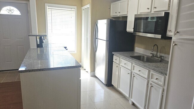 Building Photo - 5603 Northridge Dr