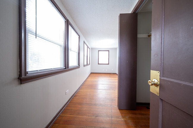Building Photo - 1084 Sims Ave