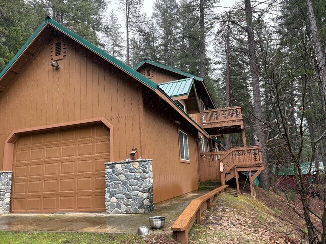 Building Photo - 480 Rattlesnake Wy