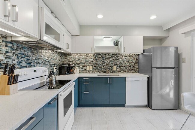 Building Photo - 112 World of Tennis Sq