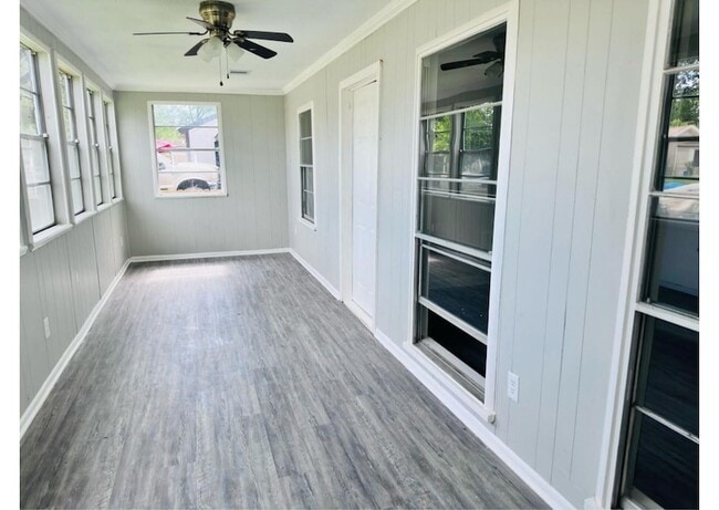 Building Photo - 4914 Kelso St