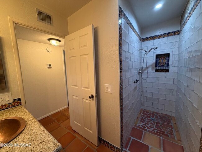 Building Photo - 5213 N Tigua Dr