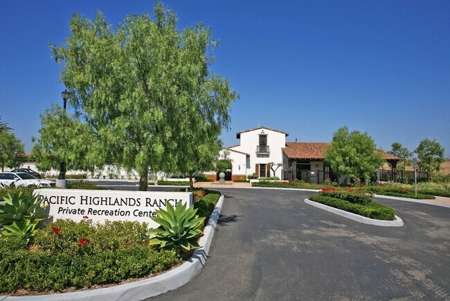 Building Photo - Updated 5BR/3BA San Diego home with modern...
