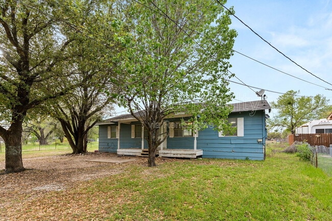 Building Photo - 4404 Pecan Ln