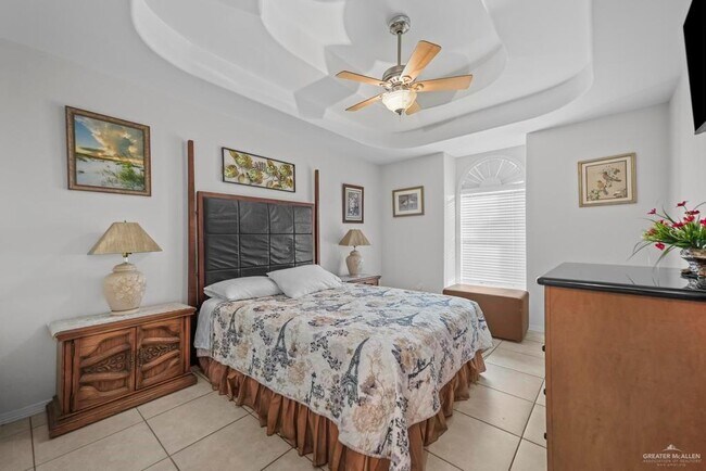 Building Photo - 23 W Arapaho Ave