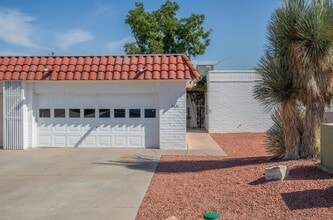 Building Photo - 2921 Valle Vista