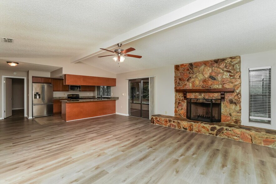 Building Photo - 13081 Hanley Dr