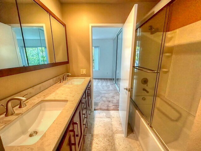 Building Photo - 33936 Alcazar Dr