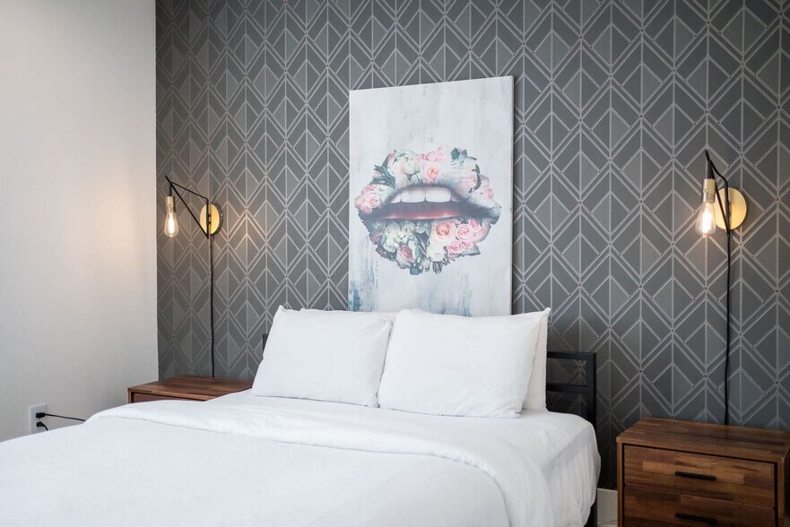 Building Photo - 1136 Crescent Ave NE