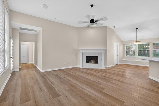 Building Photo - 6864 Bushnell Dr