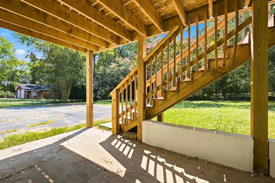 Building Photo - 1614 Shady Cir