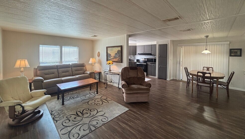 Building Photo - 2658 SW Monarch Trl
